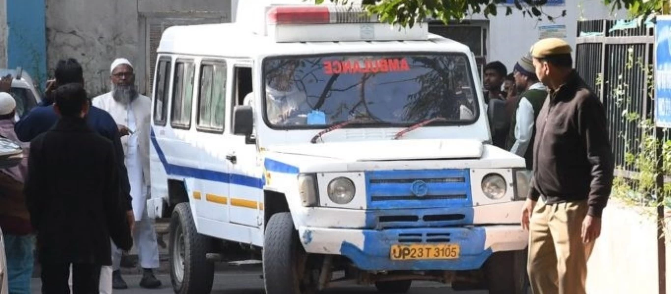 Ινδία: Κατέρρευσε πενταώροφη πολυκατοικία - Δεκάδες εγκλωβισμένοι (φωτό)